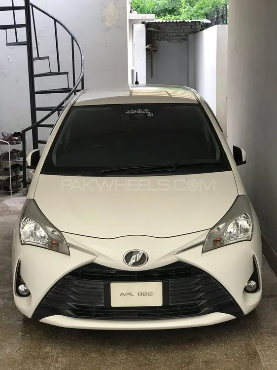 Toyota Vitz 2018 for Sale in Peshawar Image-1