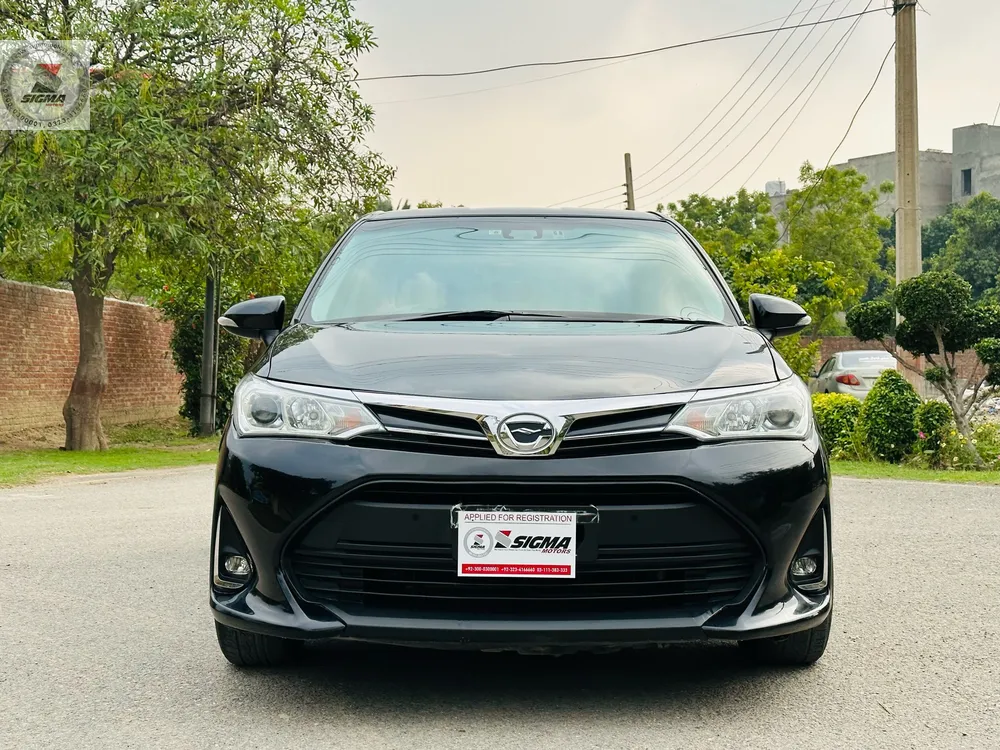 Toyota Corolla Axio 2018 for Sale in Lahore Image-1