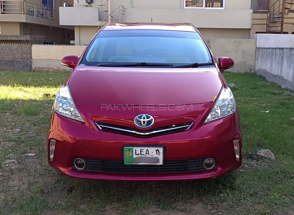 Toyota Prius Alpha 2012 for Sale in Islamabad Image-1