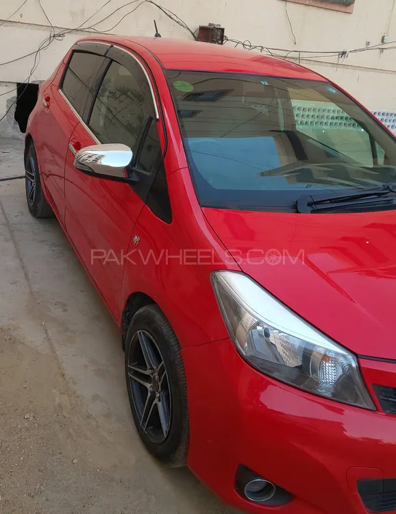 Toyota Vitz 2013 for Sale in Karachi Image-1