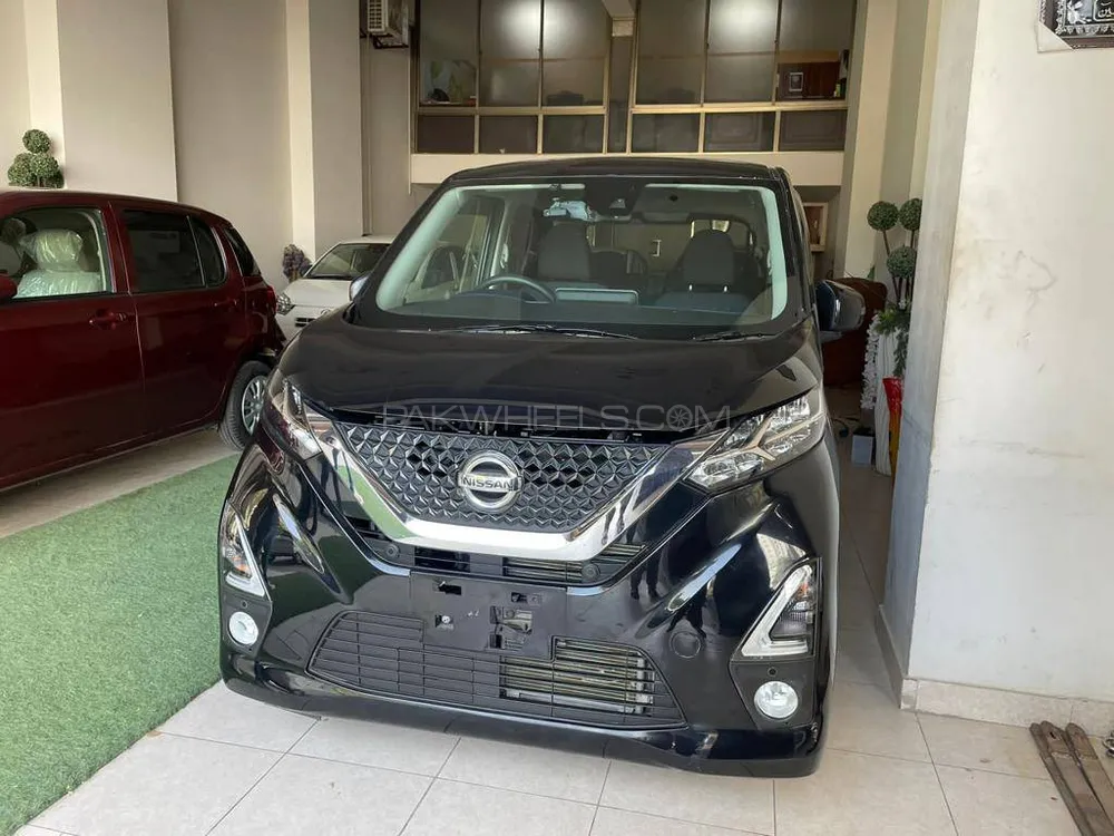 Nissan Dayz Highway Star 2019 for Sale in Karachi Image-1