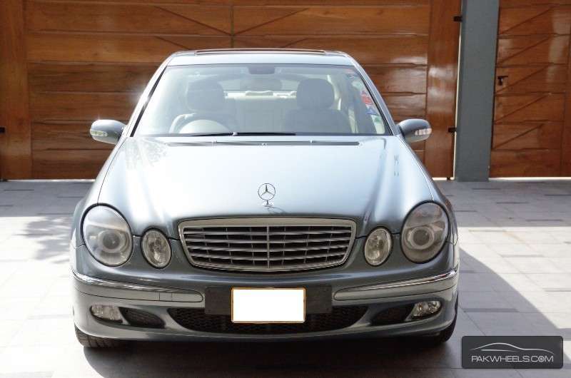 Mercedes Benz E Class 2005 for Sale in Karachi Image-1