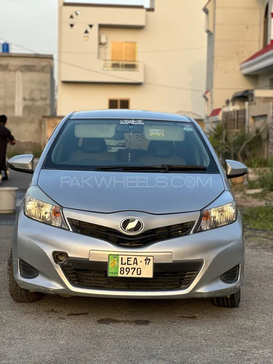 Toyota Vitz 2013 for Sale in Gujrat Image-1