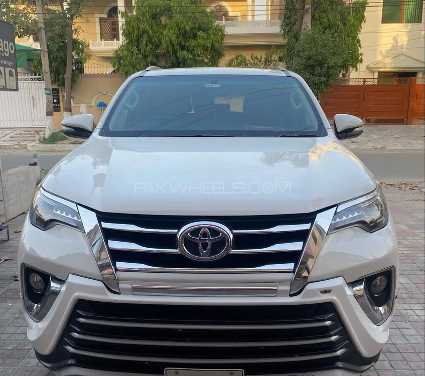 Toyota Fortuner 2017 for Sale in Lahore Image-1