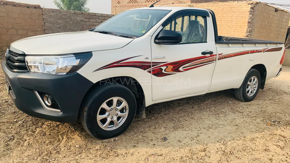 Toyota Hilux 2018 for Sale in Kashmore Image-1