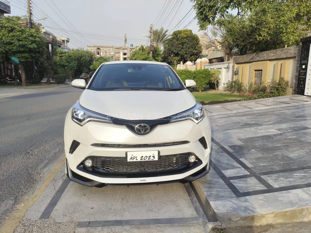 Toyota C-HR 2017 for Sale in Islamabad Image-1