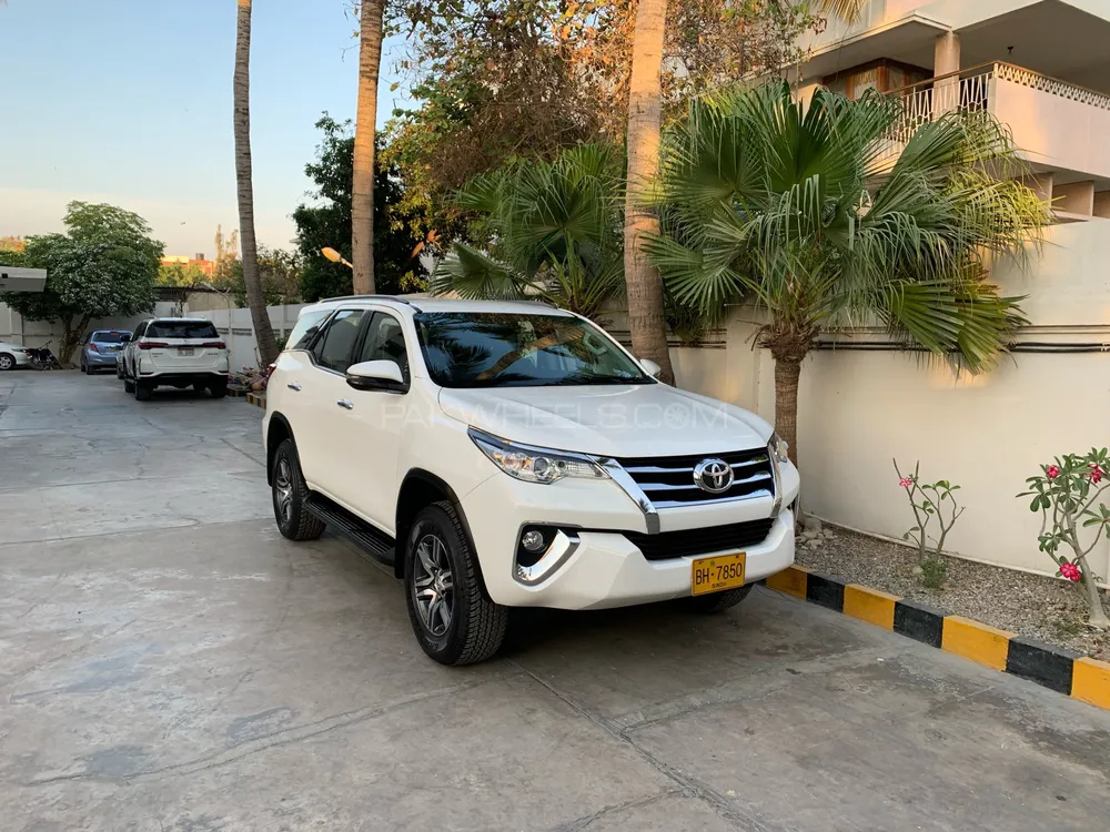 Toyota Fortuner 2020 for Sale in Karachi Image-1