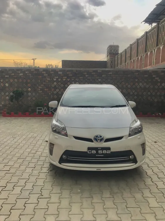 Toyota Prius 2011 for Sale in Mardan Image-1