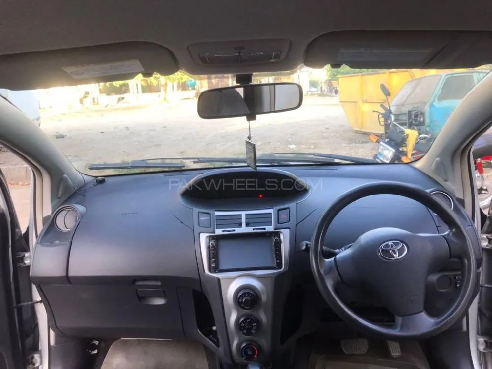 Toyota Vitz 2010 for Sale in Islamabad Image-1