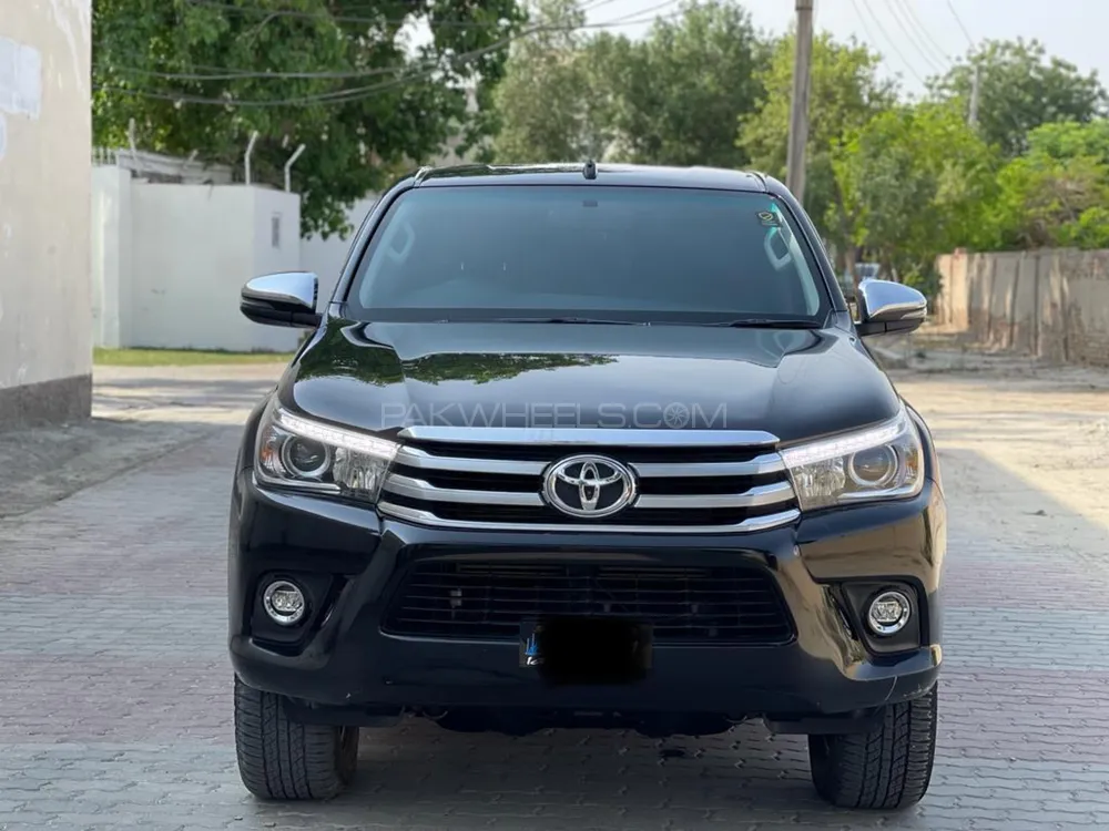 Toyota Hilux 2021 for Sale in Islamabad Image-1