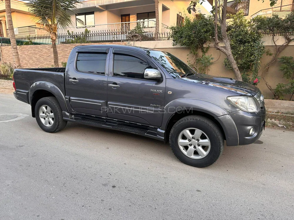Toyota Hilux 2010 for Sale in Hyderabad Image-1