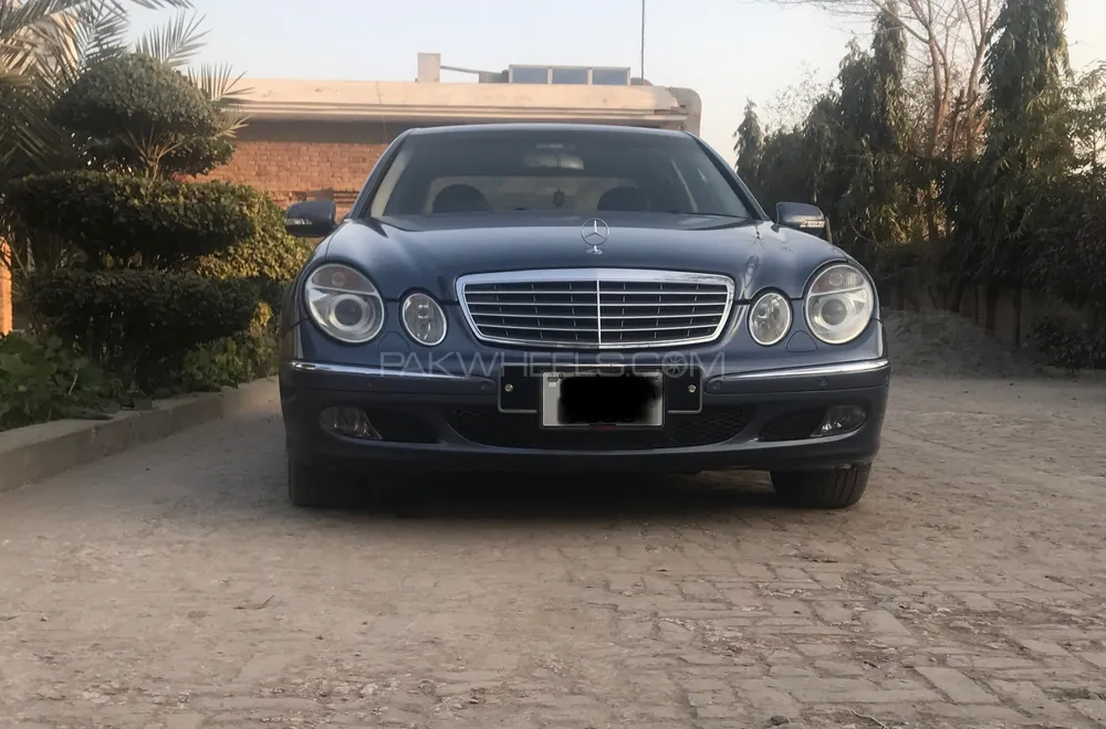 Mercedes Benz E Class 2004 for Sale in Faisalabad Image-1