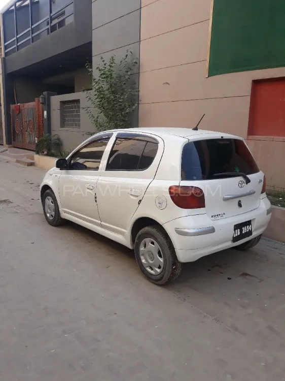 Toyota Vitz 2004 for Sale in Peshawar Image-1
