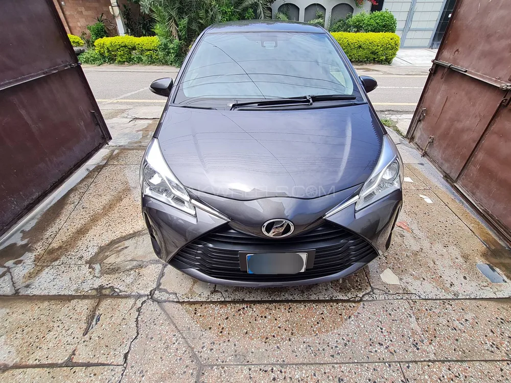 Toyota Vitz 2017 for Sale in Peshawar Image-1