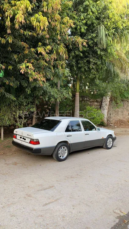 Mercedes Benz E Class 1993 for Sale in Peshawar Image-1