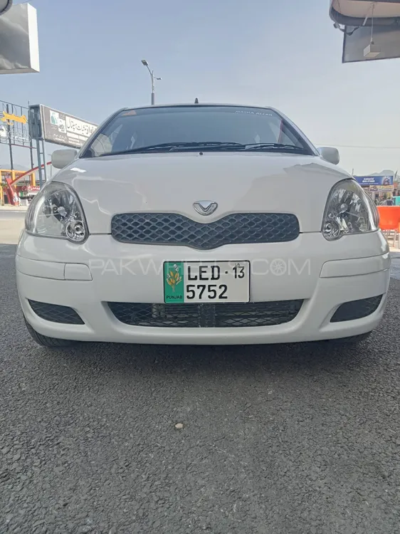 Toyota Vitz 2000 for Sale in Malakand Agency Image-1