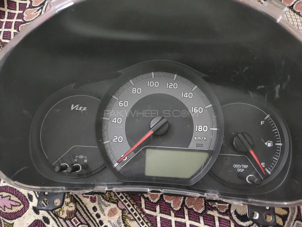 2015 model vitz speedo meter Image-1
