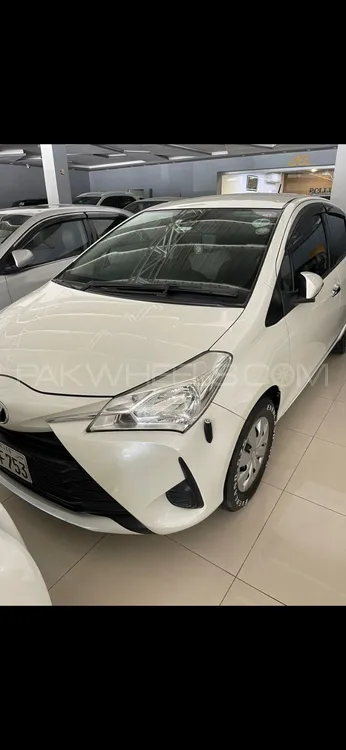 Toyota Vitz 2017 for Sale in Peshawar Image-1