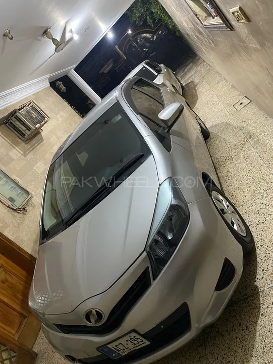 Toyota Vitz 2013 for Sale in Mardan Image-1
