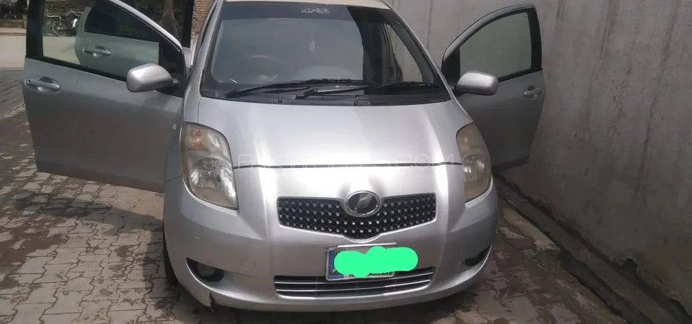 Toyota Vitz 2005 for Sale in Peshawar Image-1