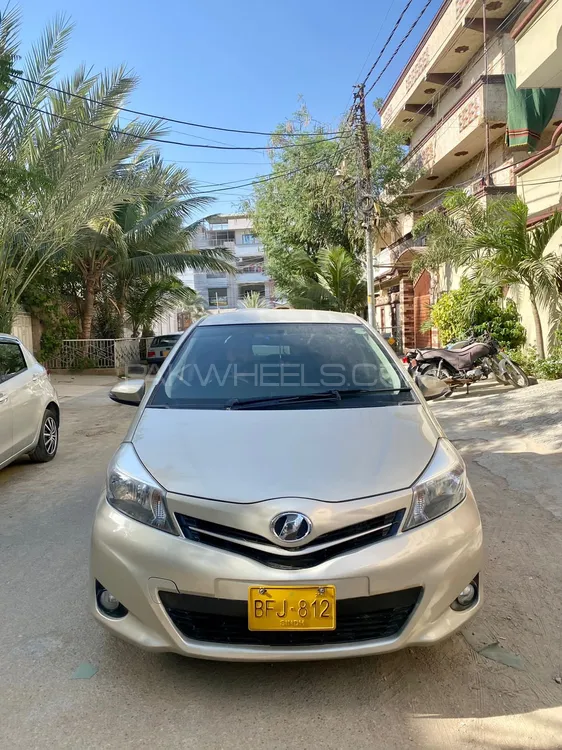 Toyota Vitz 2013 for Sale in Karachi Image-1