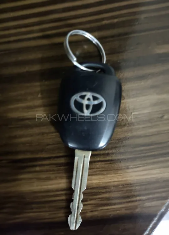 Toyota Yaris Manual 21/22 genuine remote key. Image-1