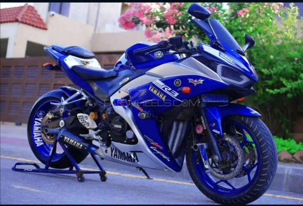Yamaha FZR 400 2018 for Sale Image-1
