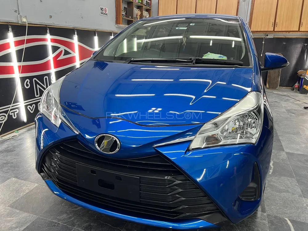 Toyota Vitz 2017 for Sale in Lahore Image-1