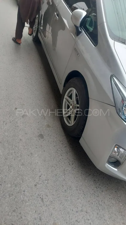 Toyota Prius 2011 for Sale in Peshawar Image-1