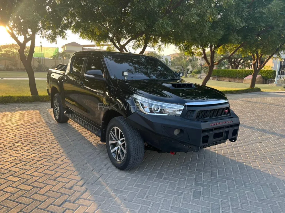 Toyota Hilux 2017 for Sale in Karachi Image-1