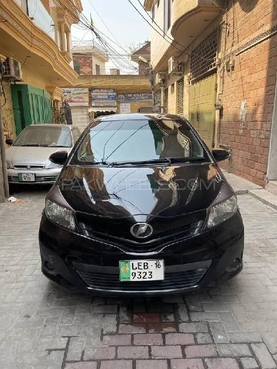 Toyota Vitz 2012 for Sale in Lahore Image-1