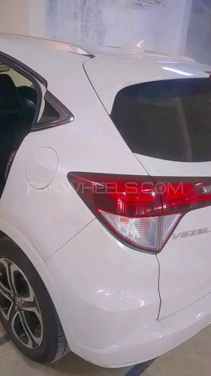 Honda Vezel 2015 for Sale in Islamabad Image-1