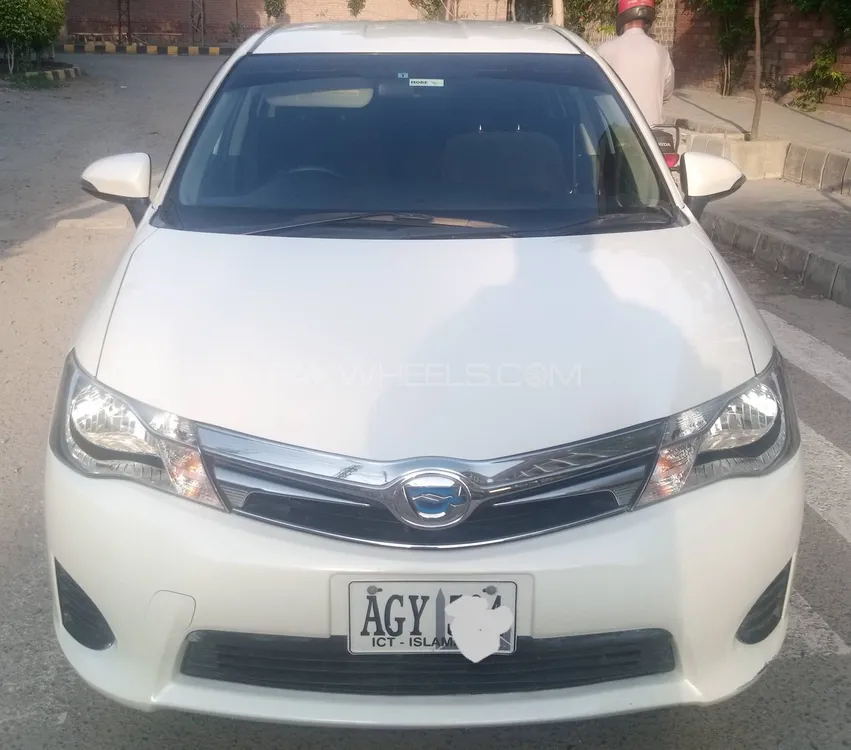 Toyota Corolla Axio 2015 for Sale in Lahore Image-1