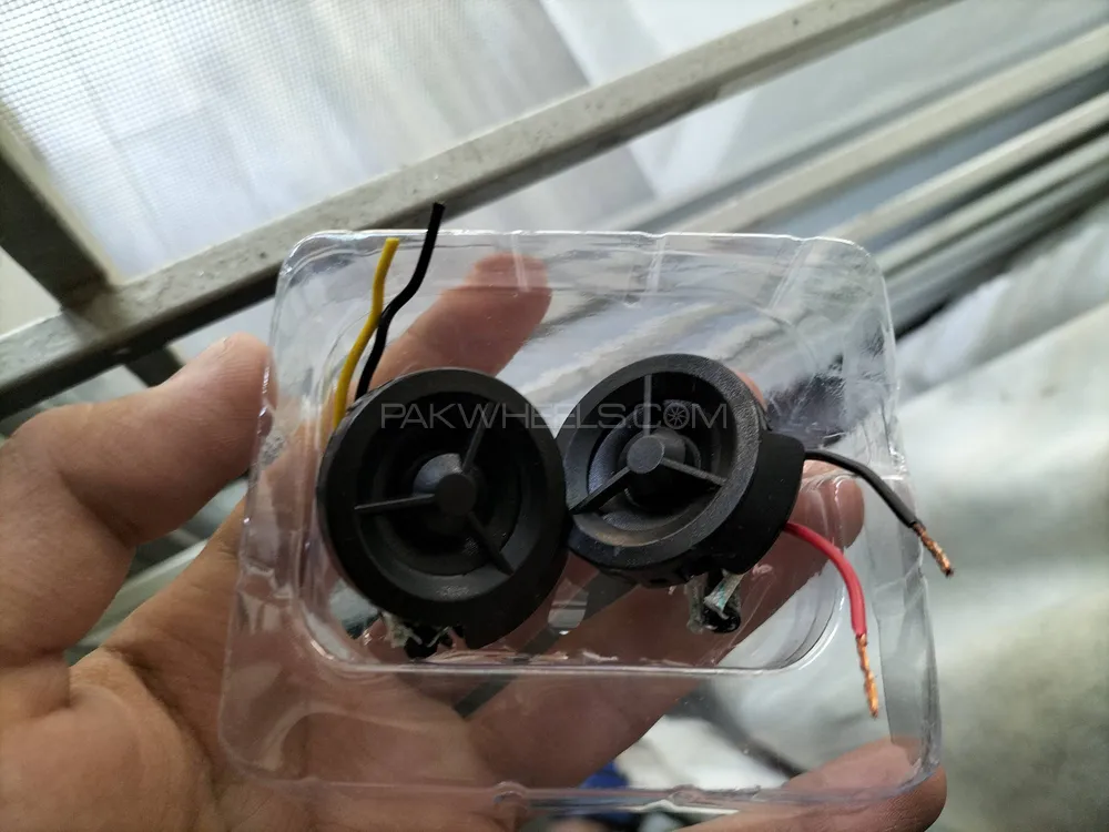 KIA Sportage Original Door Tweeters Image-1