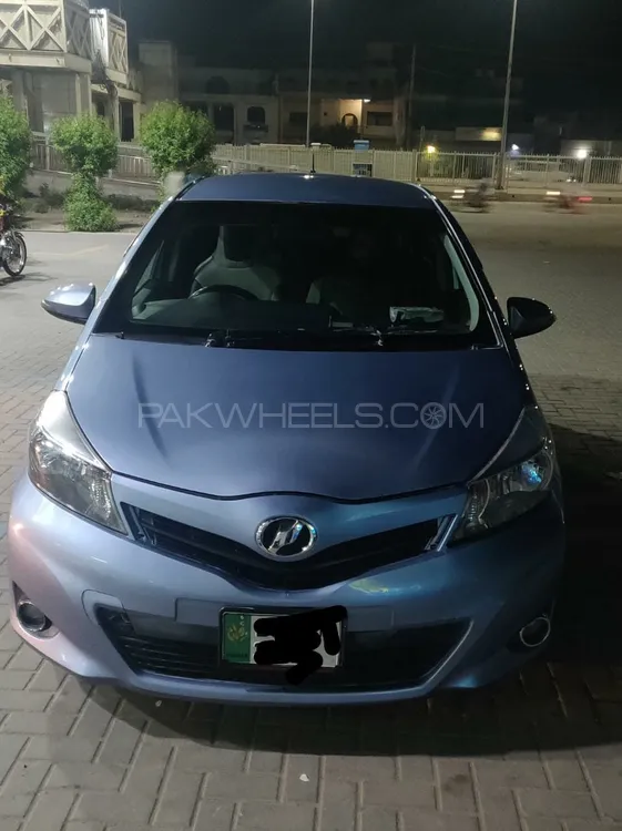 Toyota Vitz 2013 for Sale in Multan Image-1