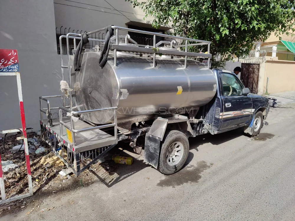 Toyota Hilux 2005 for Sale in Lahore Image-1