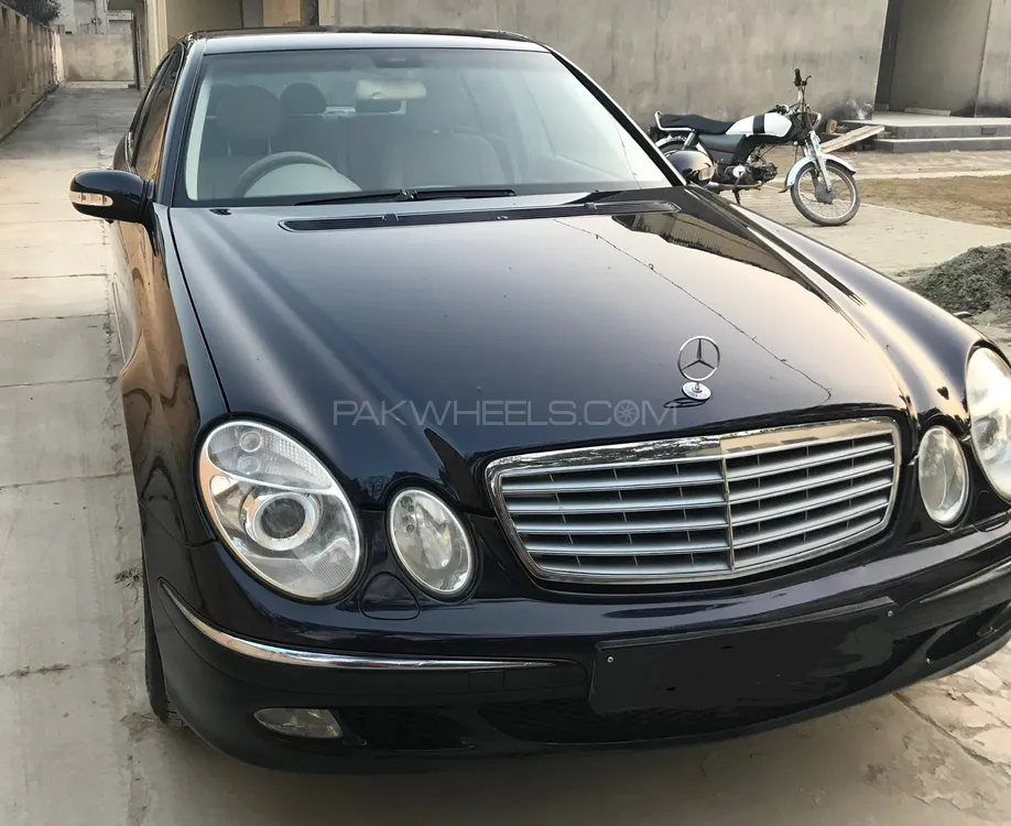 Mercedes Benz E Class 2004 for Sale in Islamabad Image-1