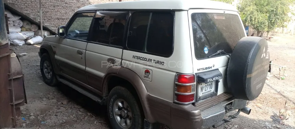 Mitsubishi Pajero 1996 for Sale in Peshawar Image-1