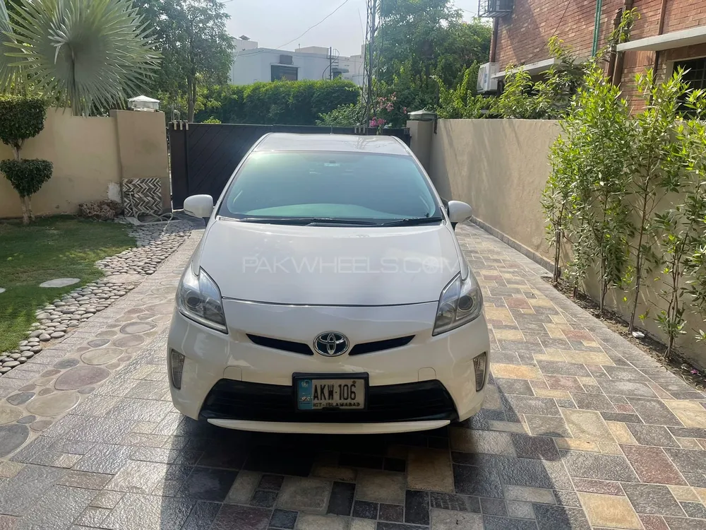 Toyota Prius 2015 for Sale in Lahore Image-1