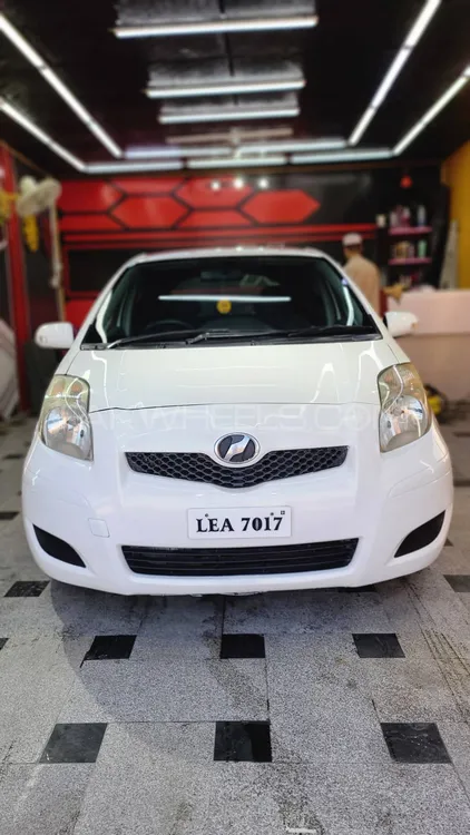 Toyota Vitz 2008 for Sale in Mardan Image-1