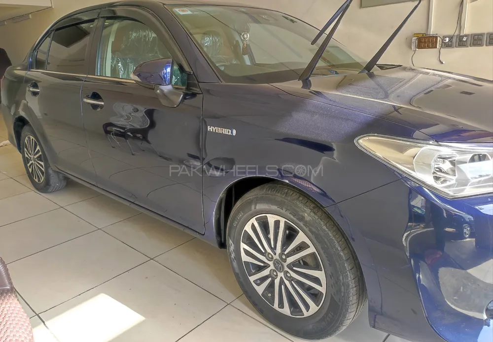 Toyota Corolla Axio 2015 for Sale in Karachi Image-1