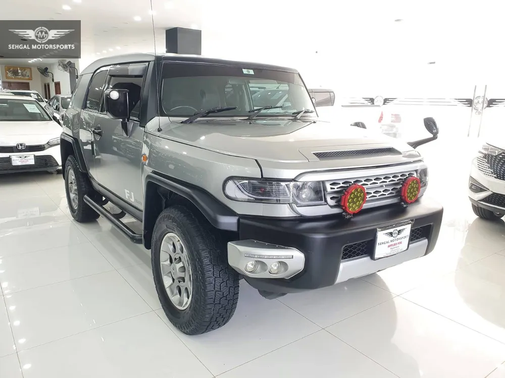 Toyota Fj Cruiser 2010 for Sale in Islamabad Image-1
