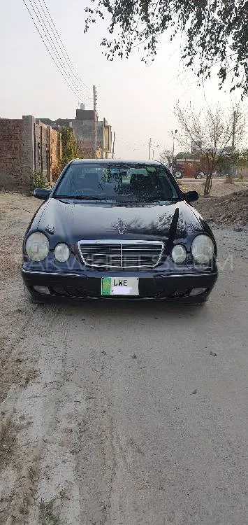 Mercedes Benz E Class 2002 for Sale in Arifwala Image-1