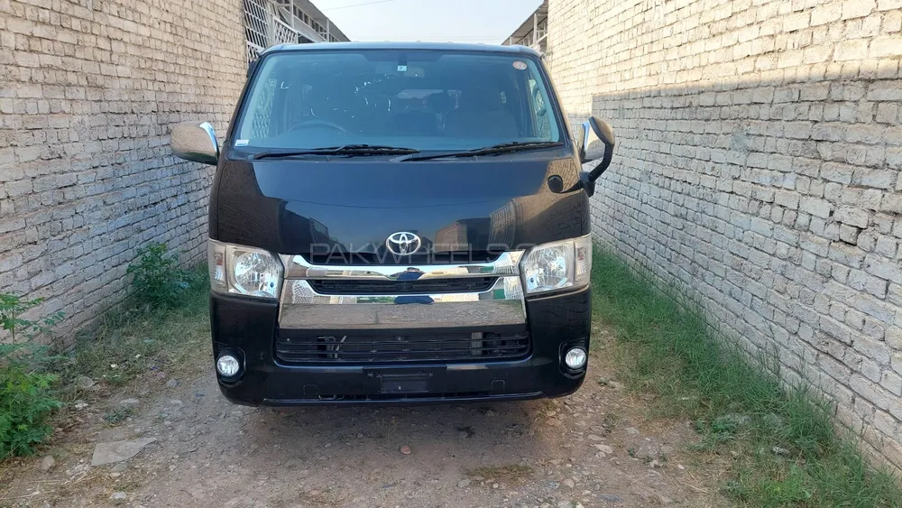 Toyota Hiace 2017 for Sale in Peshawar Image-1