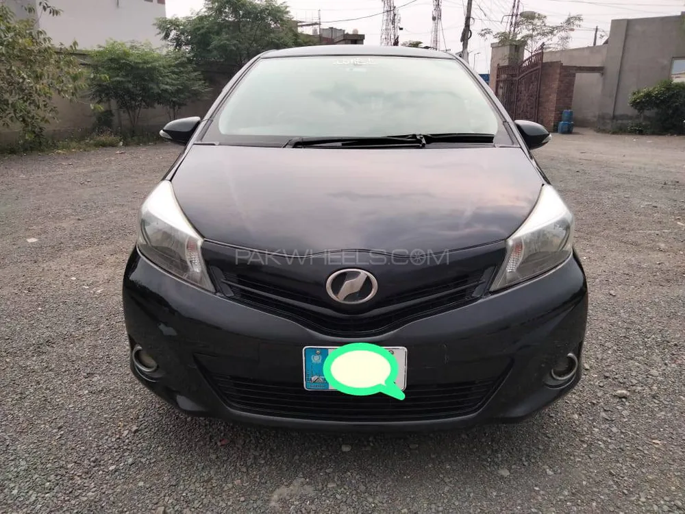 Toyota Vitz 2012 for Sale in Faisalabad Image-1