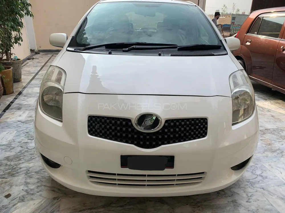 Toyota Vitz 2005 for Sale in Peshawar Image-1