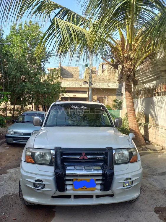 Mitsubishi Pajero 2004 for Sale in Karachi Image-1