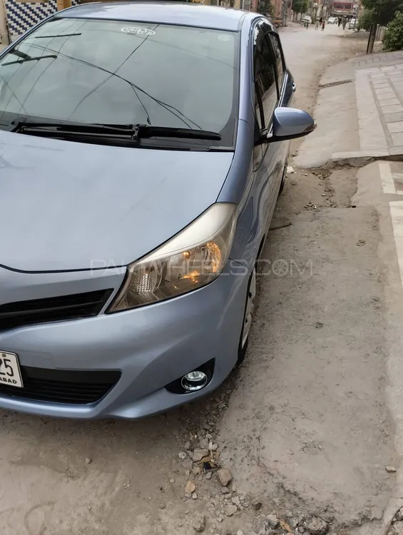 Toyota Vitz 2013 for Sale in Hayatabad Image-1