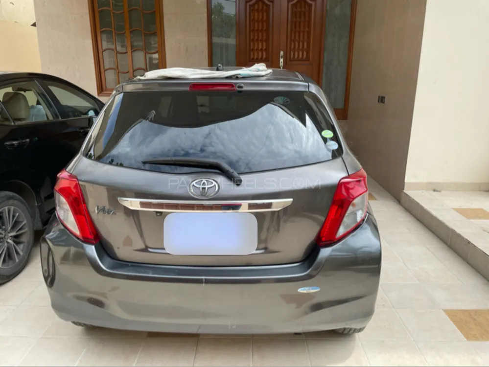 Toyota Vitz 2013 for Sale in Karachi Image-1