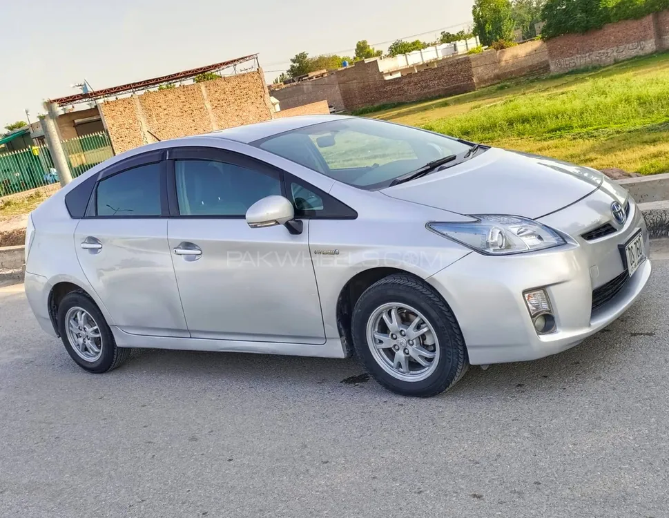 Toyota Prius 2010 for Sale in Peshawar Image-1